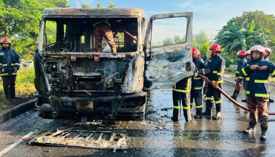 Case filed against 224 people over lorry burnt in Ctg