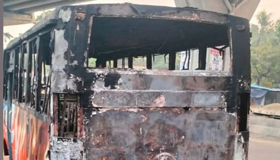 Bus set on fire amid dawn-to-dusk hartal, blockade in Ctg