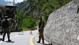 India, Pakistan trade fire along Kashmir border 
