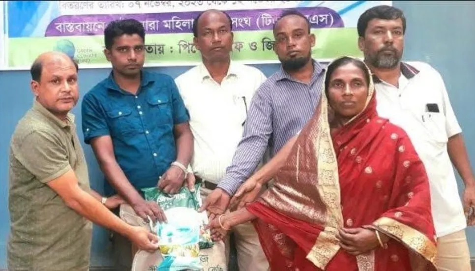 TMSS provides free fertilizers to 522 families in Gaibandha 