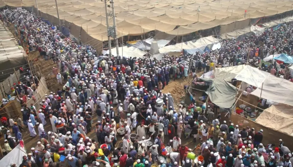 Thousands gather on Ijtema ground for Akheri Munajat