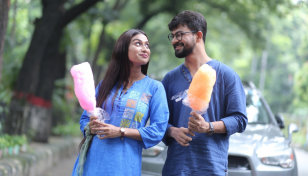 Sumon unveils triangular love story, ‘Nirobe Cheyechi Tomai’