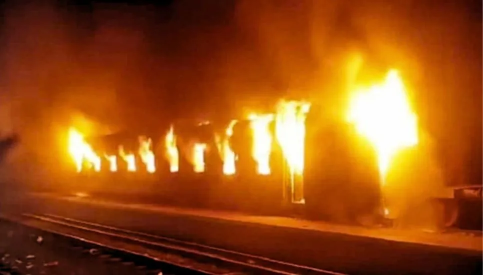 Arsonists set fire on Jamuna intercity train in Jamalpur 