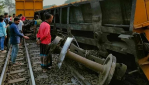 Derailment halts northern districts' rail link with Dhaka, south