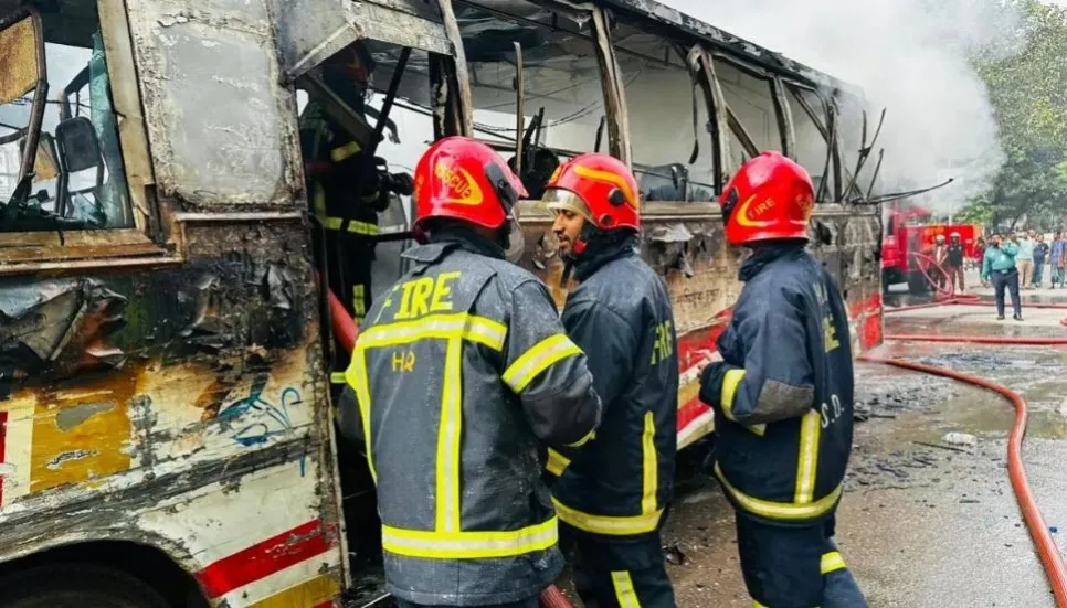 Bus set on fire in Dhaka’s Bijoynagar