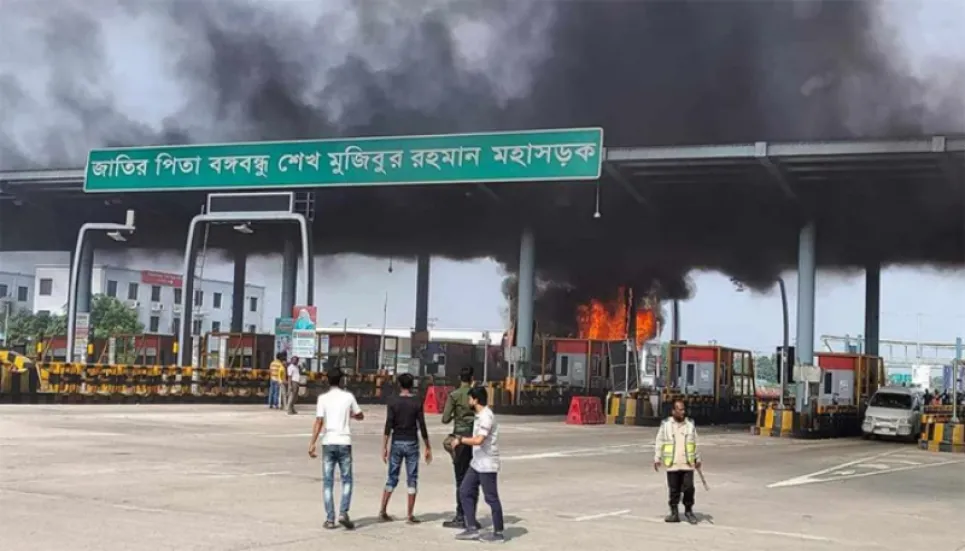 Bus catches fire at Bangabandhu Expressway toll plaza