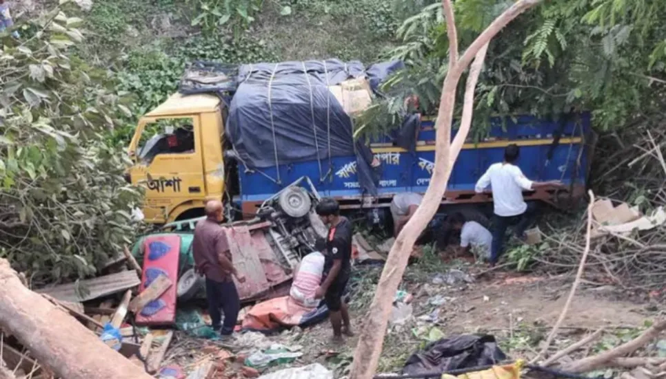 Four of a family among 5 dead in Rajshahi road crash