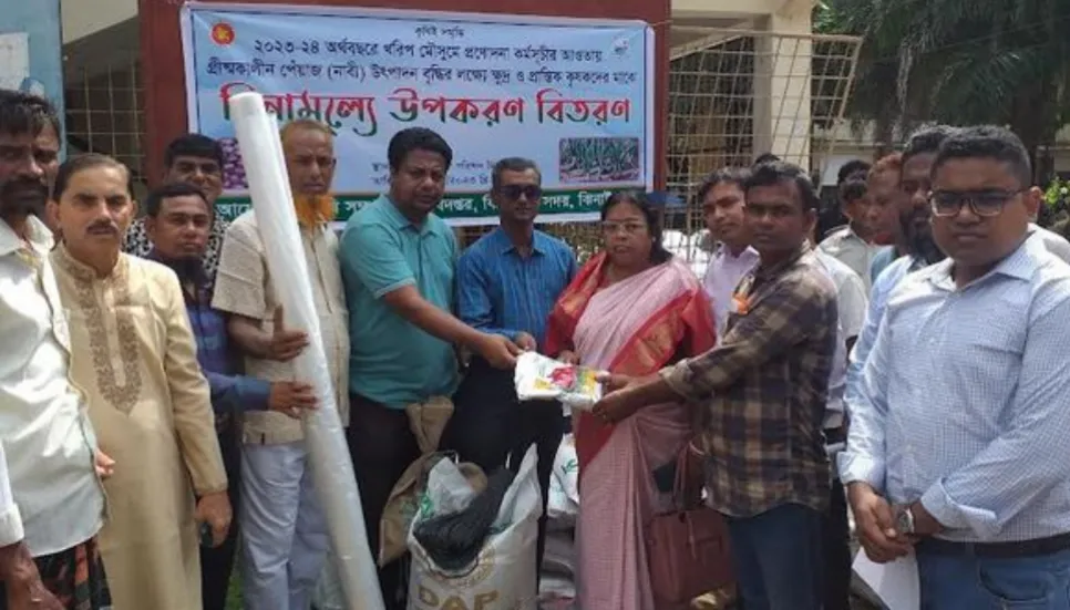 450 farmers get agri-incentives in Jhenaidah