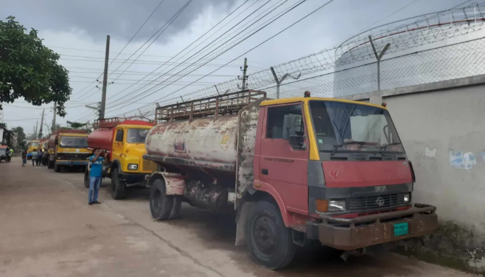 Khulna fuel traders, workers go on indefinite strike