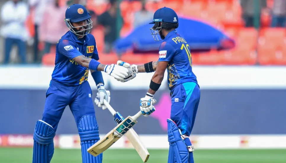 In-form Mendis blasts century for Sri Lanka against Pakistan