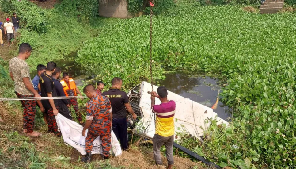 4 killed in Manikganj road crash