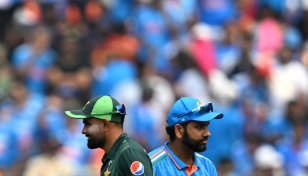 India opt to bowl against Pakistan in key WC clash