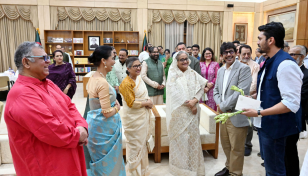 PM hosts dinner with ‘Bangabandhu’ biopic artistes