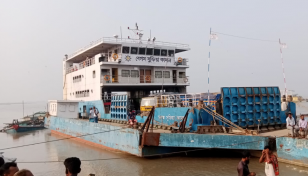 Ferry services suspended on Chilmari-Roumari route 