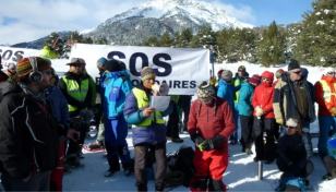 Migrants trying to reach the UK cross the Alps on foot