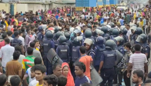 RMG workers block road in Gazipur demanding salary hike