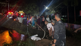 Two killed, nearly 275,000 flee Bangladesh cyclone