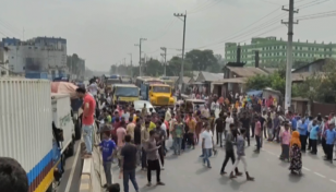 RMG workers block road in Gazipur for 3rd consecutive day