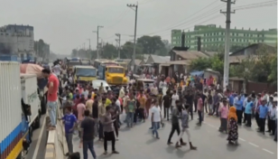 RMG workers block Dhaka-Tangail highway for 5th day