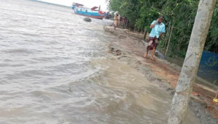 Fear of erosion grips residents of Khulna's Dacope