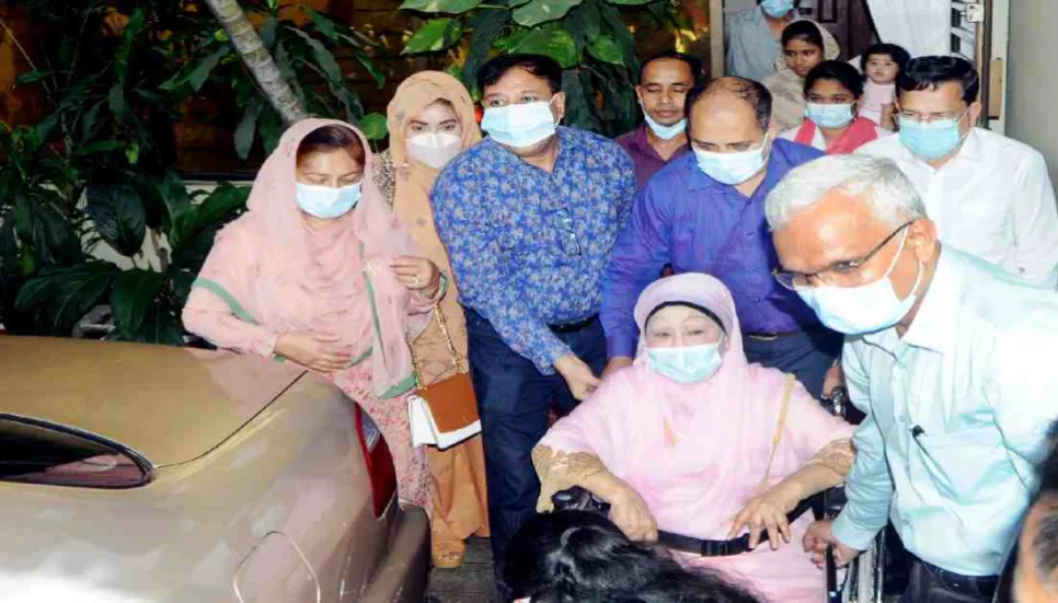 Khaleda should stay at hospital for now: Doctor