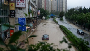 Hong Kong flooded by heaviest rainfall in 140yrs