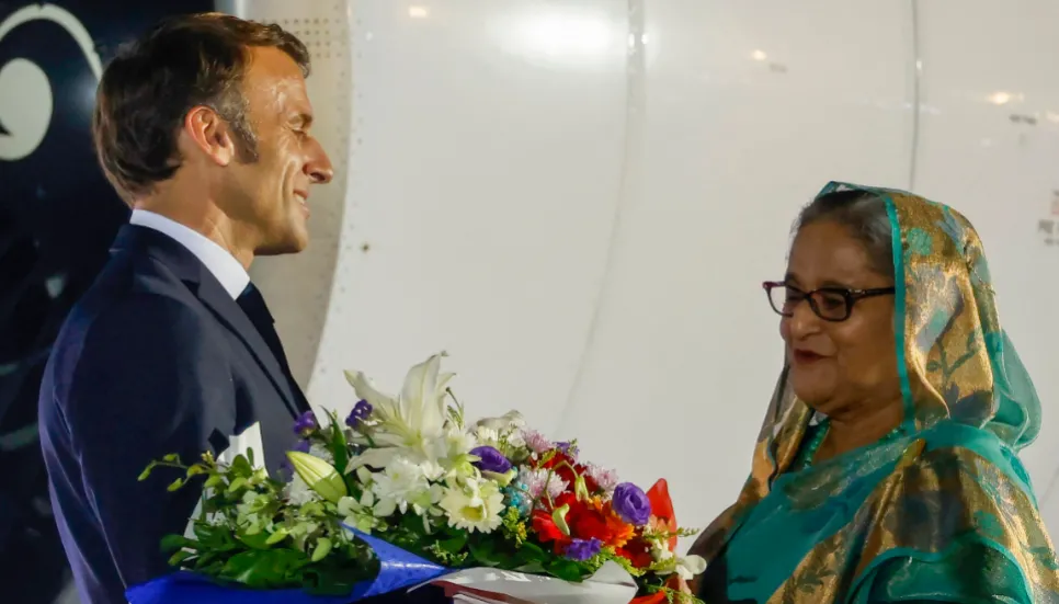 Bangladesh rolls out red carpet to welcome Macron