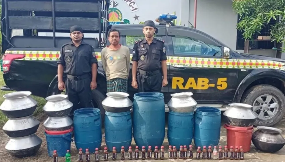 2 held with 2,025 litre cholai wine in C'nawabganj