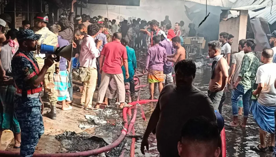 Fire at Mohammadpur Krishi market under control