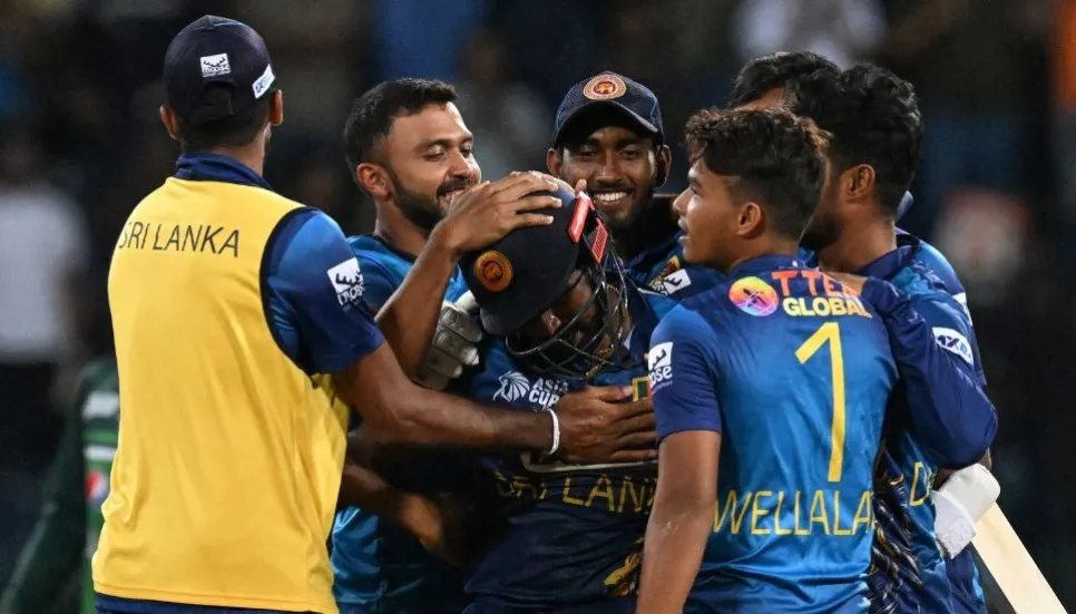 Sri Lanka stun Pakistan to reach final