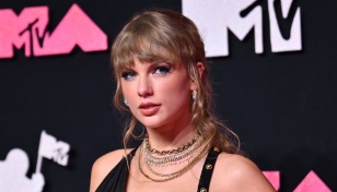 Taylor Swift turns out to see Travis Kelce