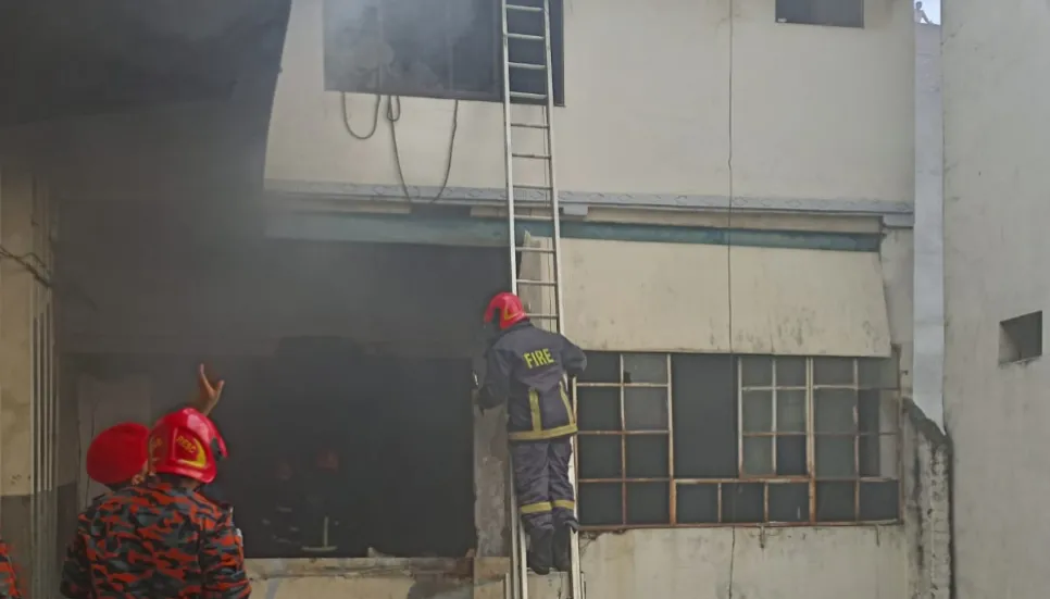 Sweetmeat shop catches fire in Lalbagh