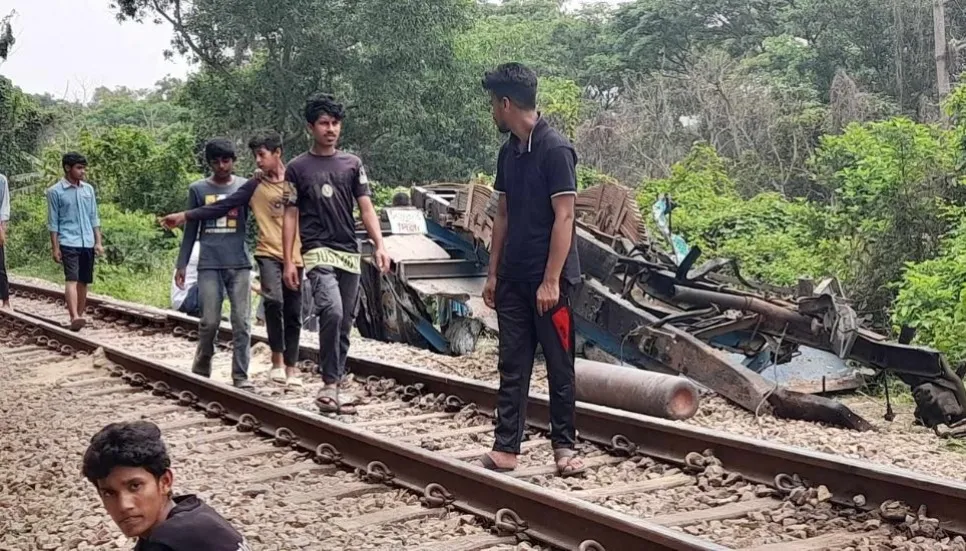 2 die as train hits truck while crossing rail track in Feni