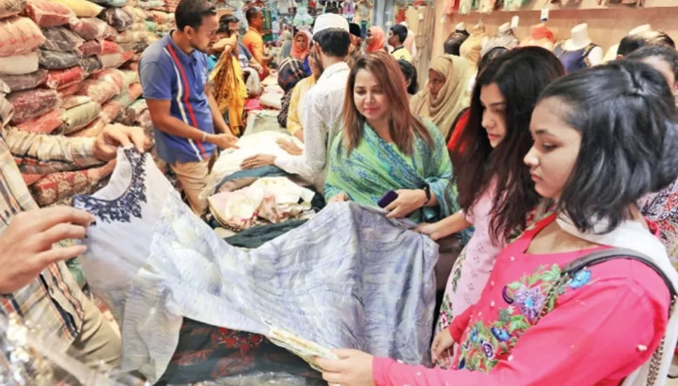 Eid shopping reaches its peak in Ctg in last moment