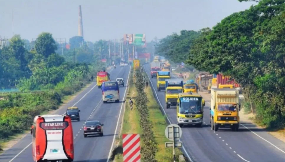 Eid journey: Dhaka-Ctg highway sees less traffic