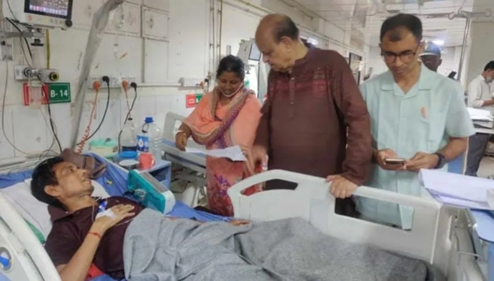Sen visits city hospitals ahead of Eid vacation