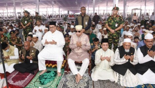 President offers Eid prayers at National Eidgah 