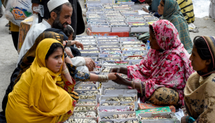 Pakistan seeks new loans amidst economic uncertainty