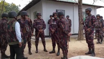 Another 13 Myanmar BGPs take shelter in Bangladesh