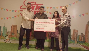 Nagad hands over Tk20 lakh to BPL champions