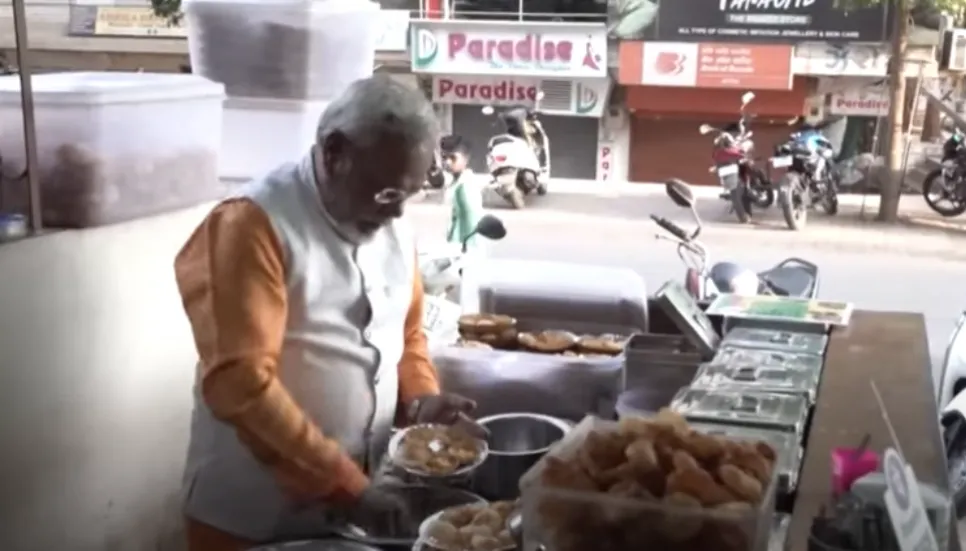 Meet the Gujarat pani puri seller who looks like Modi