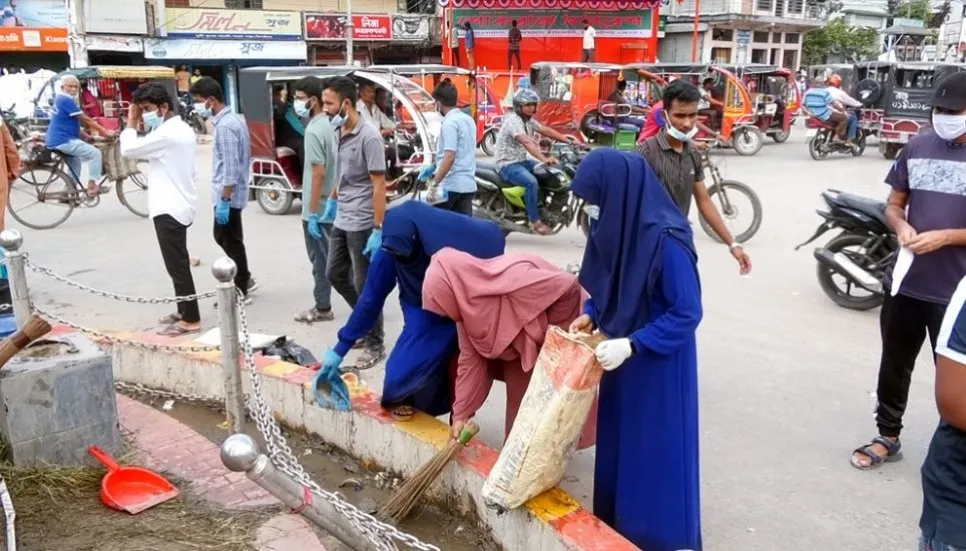 Students, teachers cleaning up roads, areas in Jhenaidah