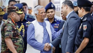 Prof Yunus returns home amid warm welcome