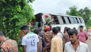 Bus, auto-rickshaw collision kills 4 in Gopalganj