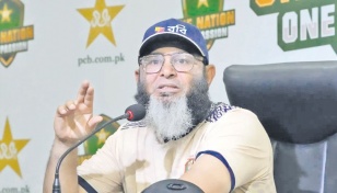 Mushtaq urges spinners to keep faith in their ability