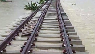 Flood halts Ctg-Dhaka rail link