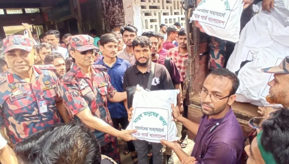 BGB hands over aid to student coordinators for flood victims