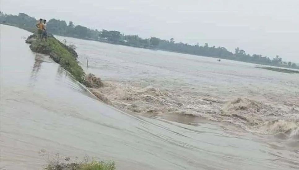 Breached embankments inundate villages, crops in Khulna