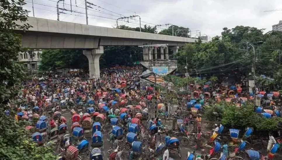 Pedal rickshaw drivers protest at Shahbagh