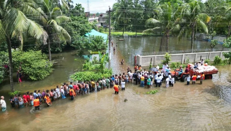 Flood victims struggle, aid fails to reach them